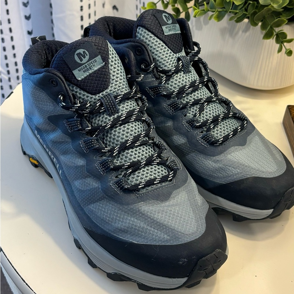 Merrell women’s size 9 Moab speed mid Goretex